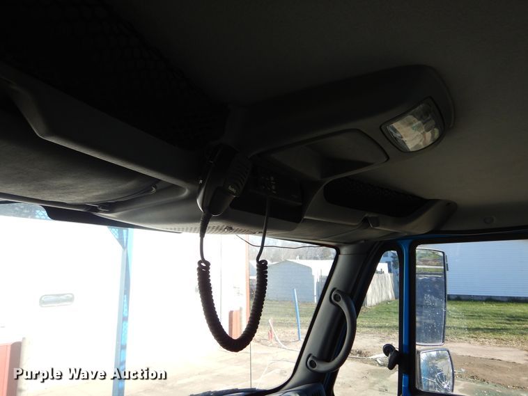 image for item DK3364 2002 International 4300  bucket truck