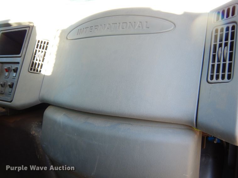 image for item DK3364 2002 International 4300  bucket truck