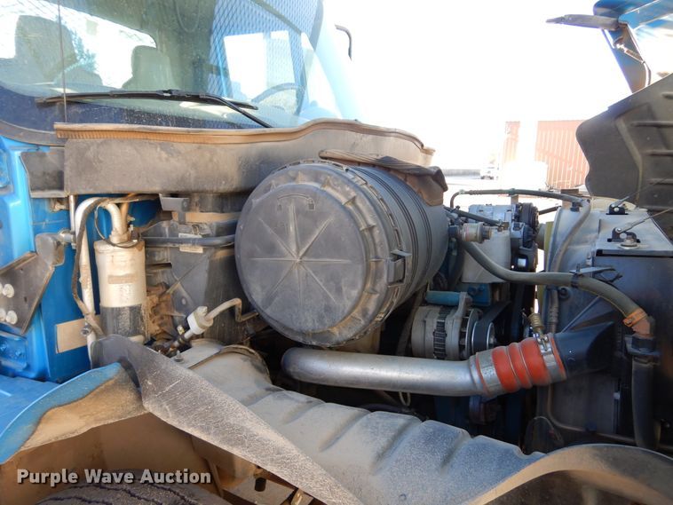 image for item DK3364 2002 International 4300  bucket truck