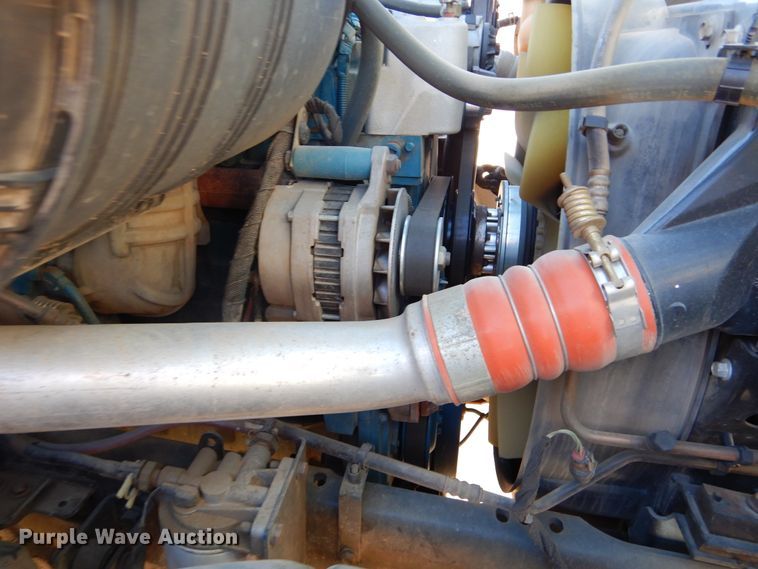 image for item DK3364 2002 International 4300  bucket truck