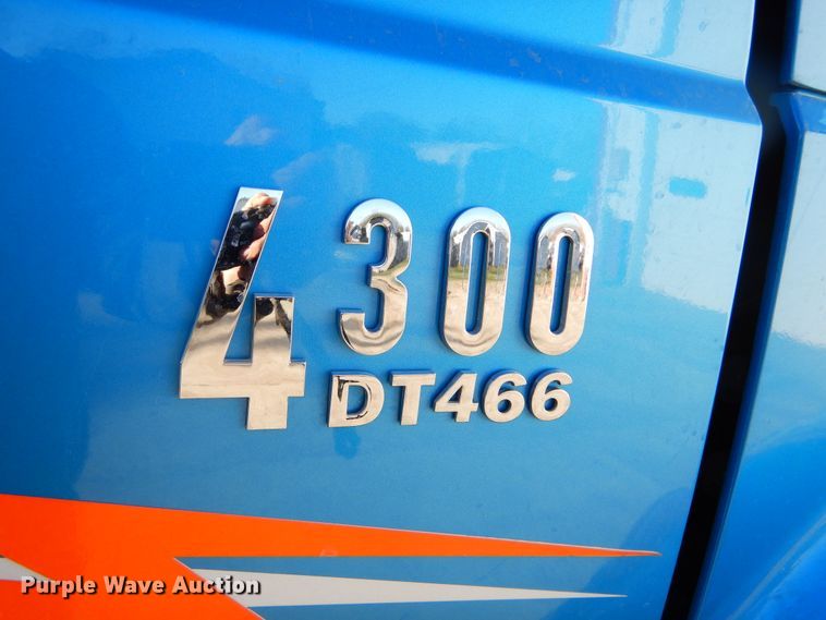 image for item DK3364 2002 International 4300  bucket truck