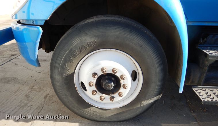 image for item DK3364 2002 International 4300  bucket truck