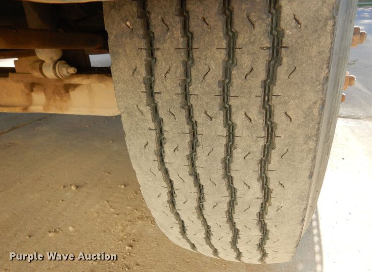 image for item DK3364 2002 International 4300  bucket truck