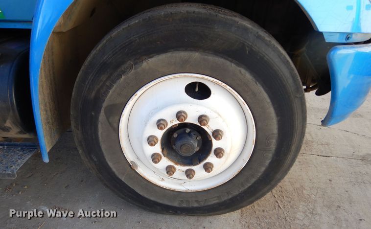 image for item DK3364 2002 International 4300  bucket truck