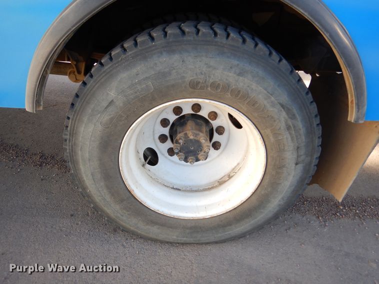 image for item DK3364 2002 International 4300  bucket truck