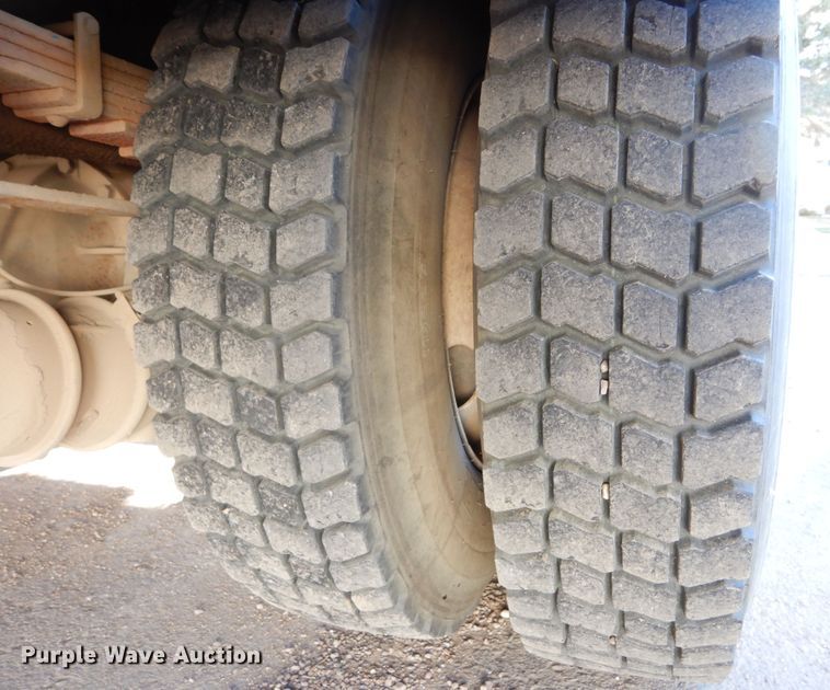 image for item DK3364 2002 International 4300  bucket truck