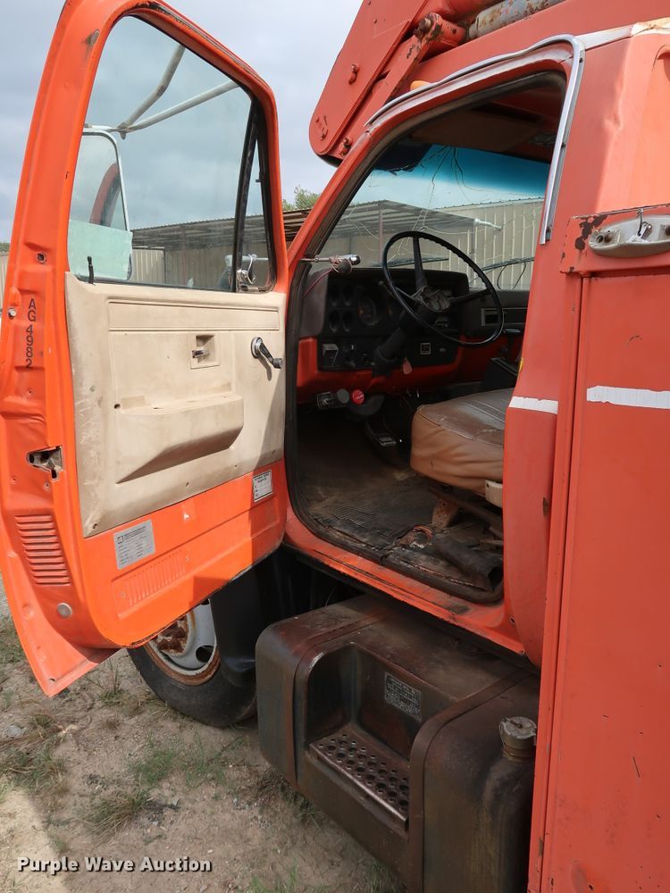 image for item DL0634 1986 GMC C6500  bucket truck