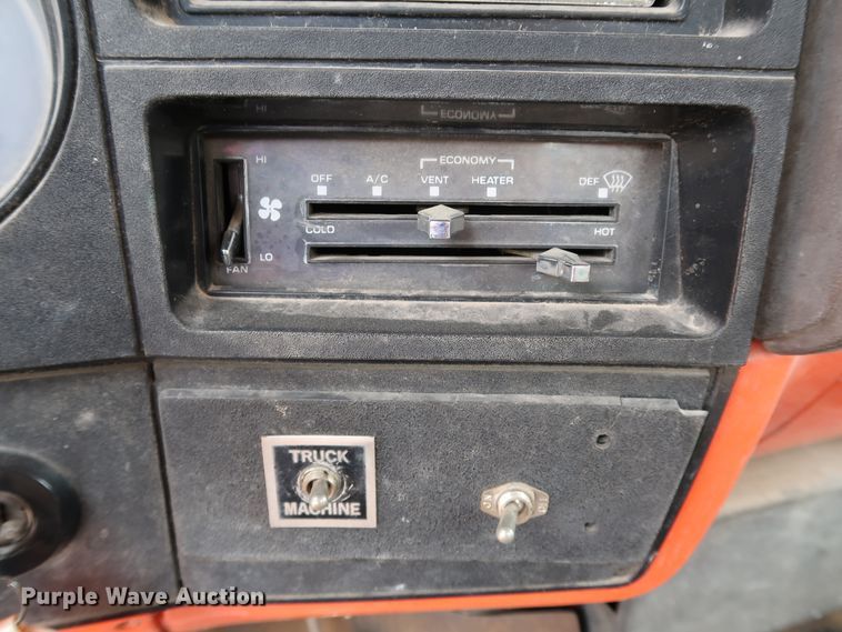 image for item DL0634 1986 GMC C6500  bucket truck