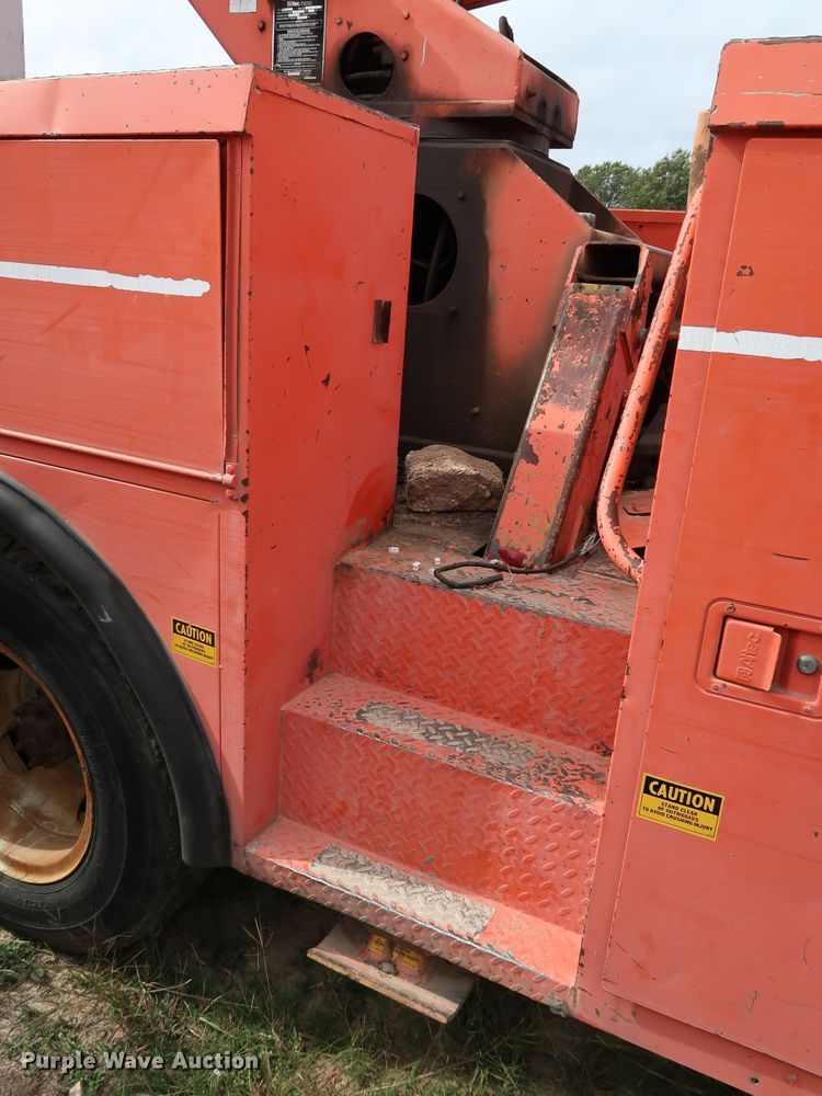 image for item DL0634 1986 GMC C6500  bucket truck