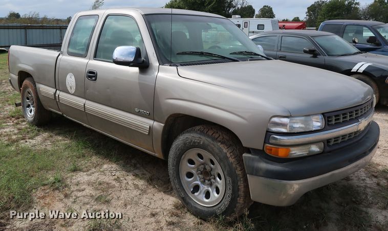 image for item DL0636 2002 Chevrolet Silverado 1500  Ext. Cab pickup truck