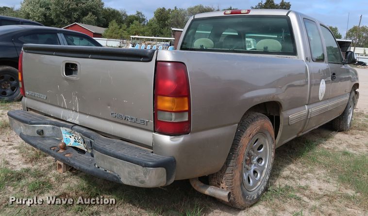 image for item DL0636 2002 Chevrolet Silverado 1500  Ext. Cab pickup truck