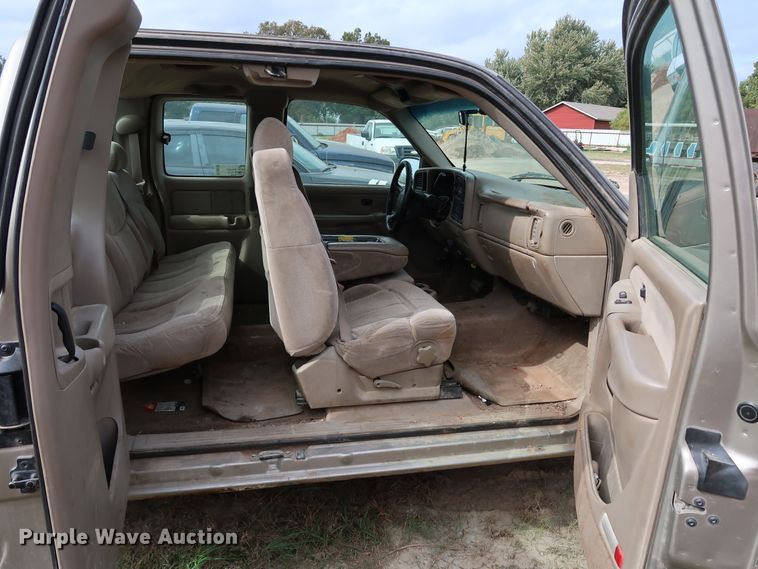 image for item DL0636 2002 Chevrolet Silverado 1500  Ext. Cab pickup truck