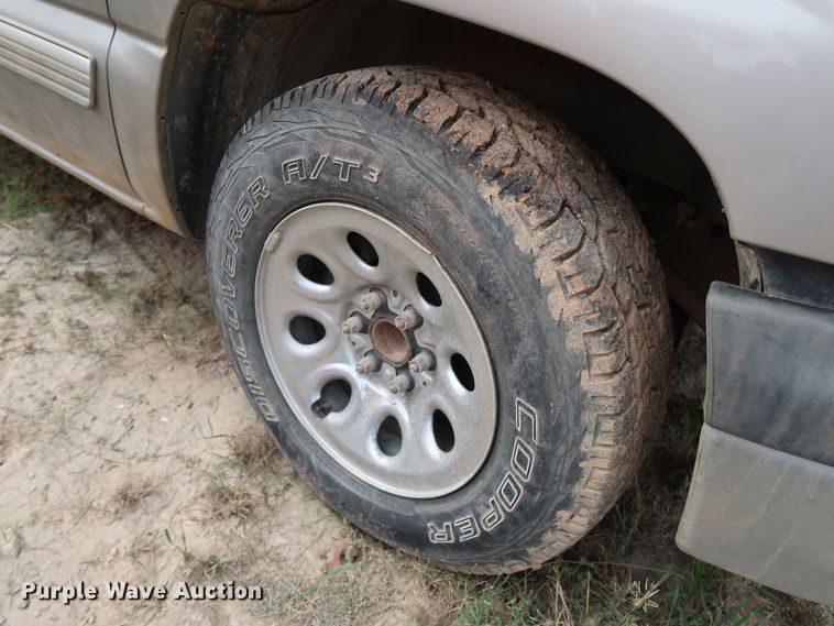 image for item DL0636 2002 Chevrolet Silverado 1500  Ext. Cab pickup truck