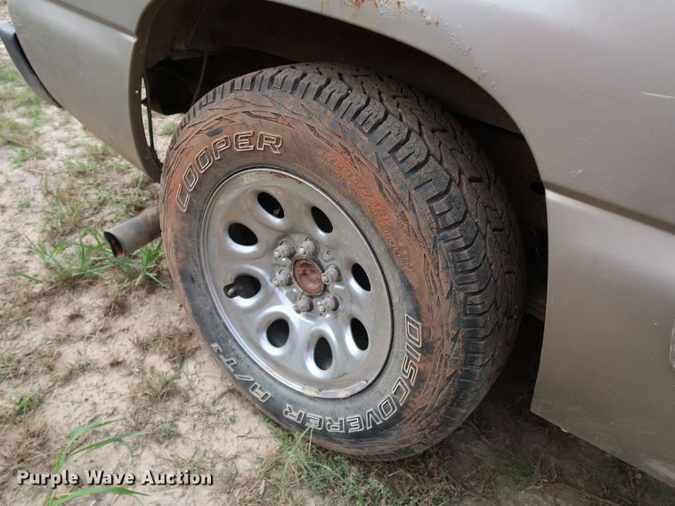 image for item DL0636 2002 Chevrolet Silverado 1500  Ext. Cab pickup truck