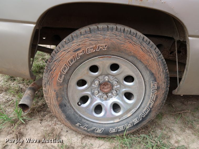 image for item DL0636 2002 Chevrolet Silverado 1500  Ext. Cab pickup truck