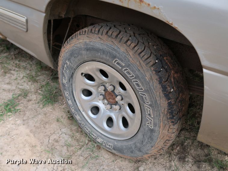 image for item DL0636 2002 Chevrolet Silverado 1500  Ext. Cab pickup truck