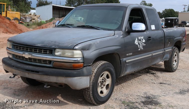 image for item DL0640 2001 Chevrolet Silverado 1500  Ext. Cab pickup truck