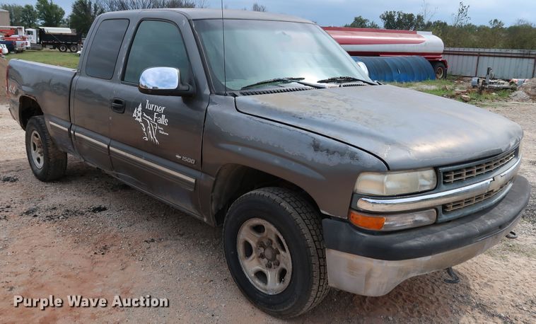 image for item DL0640 2001 Chevrolet Silverado 1500  Ext. Cab pickup truck