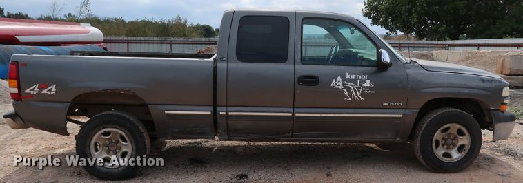 image for item DL0640 2001 Chevrolet Silverado 1500  Ext. Cab pickup truck