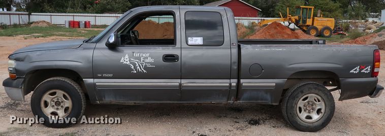 image for item DL0640 2001 Chevrolet Silverado 1500  Ext. Cab pickup truck