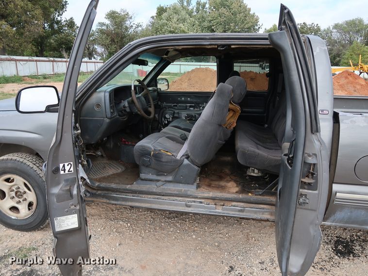 image for item DL0640 2001 Chevrolet Silverado 1500  Ext. Cab pickup truck