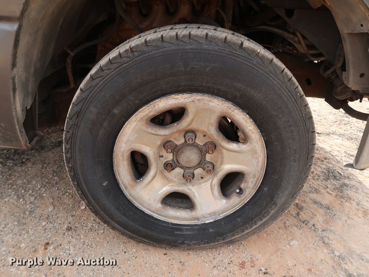 image for item DL0640 2001 Chevrolet Silverado 1500  Ext. Cab pickup truck