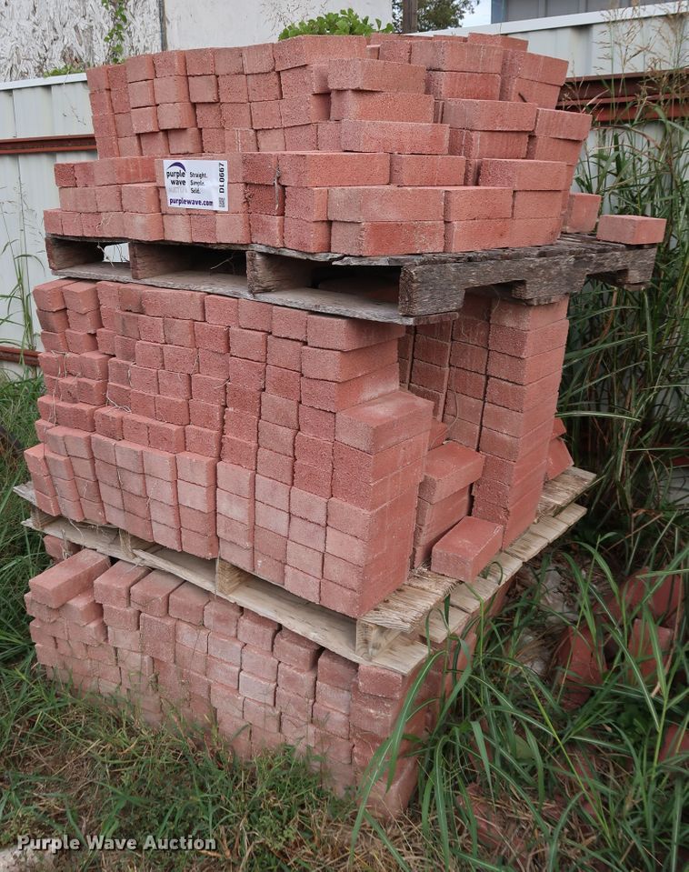 image for item DL0667 Approximately 1,500 bricks