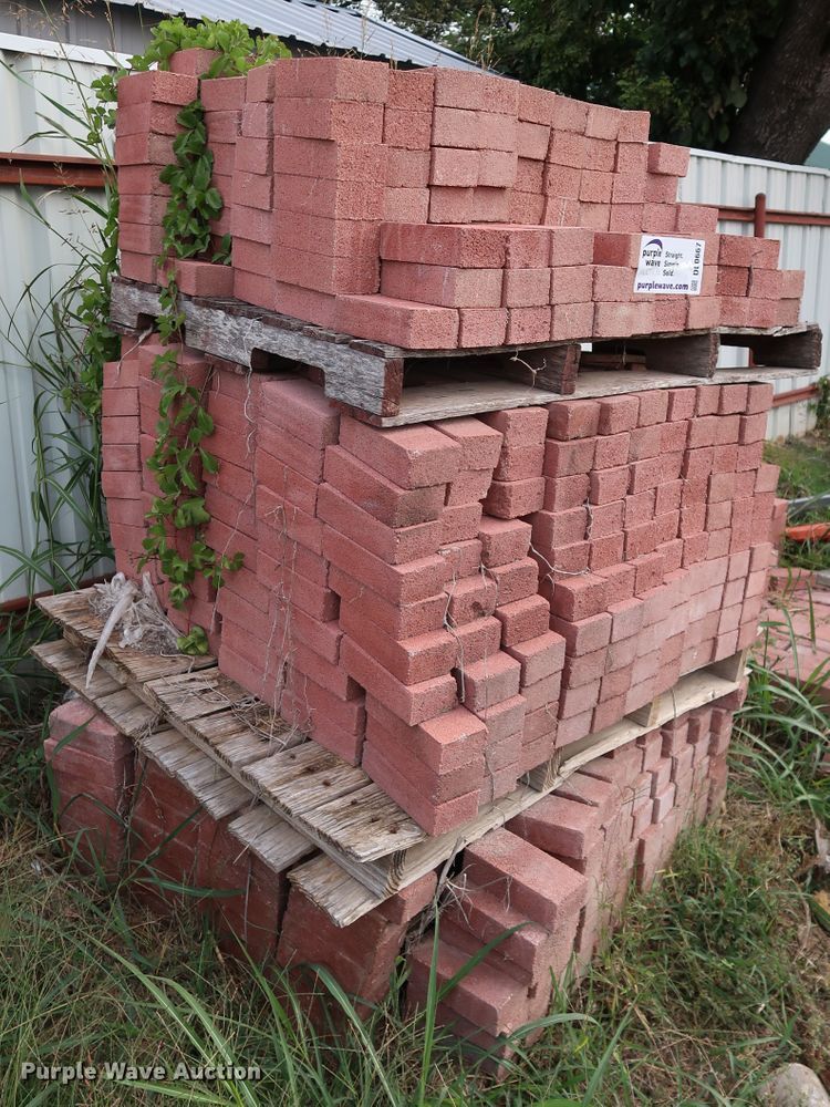 image for item DL0667 Approximately 1,500 bricks