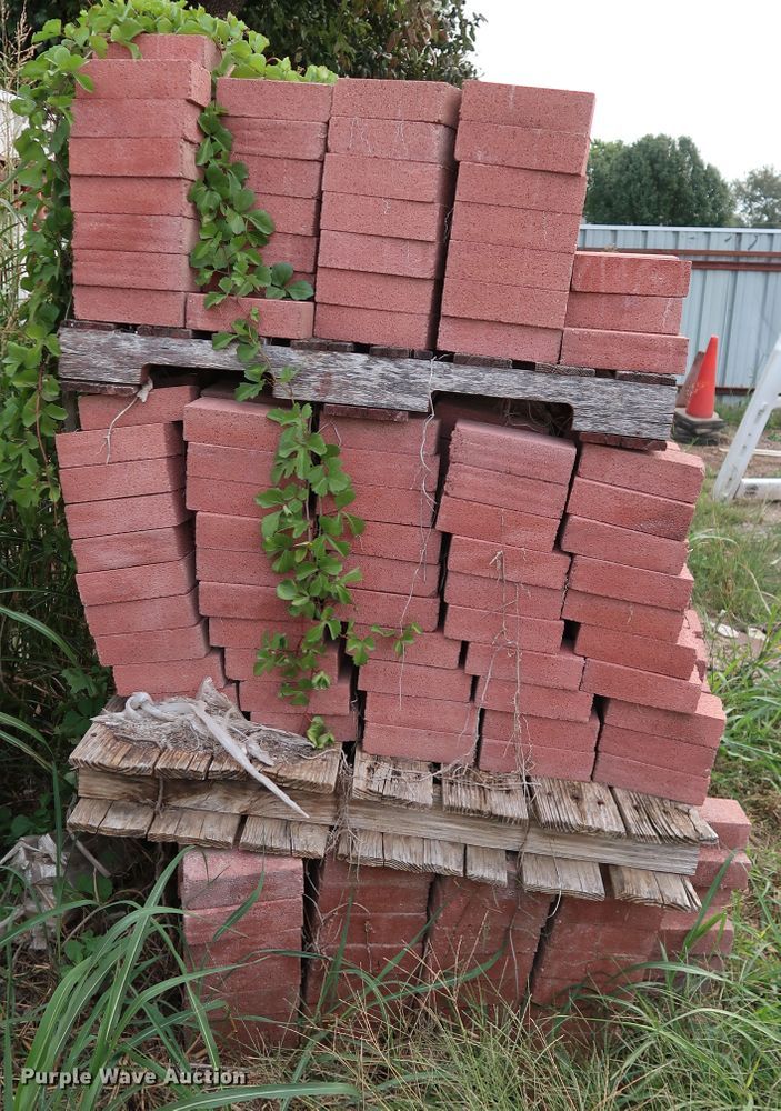 image for item DL0667 Approximately 1,500 bricks