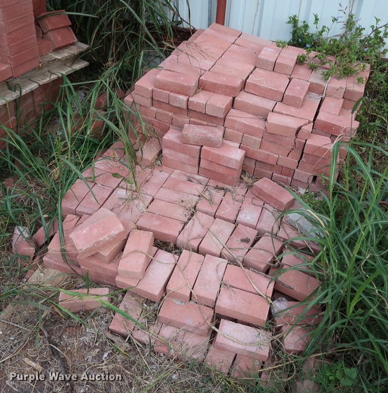 image for item DL0667 Approximately 1,500 bricks