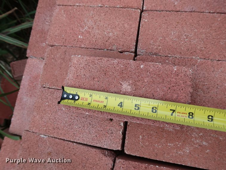 image for item DL0667 Approximately 1,500 bricks