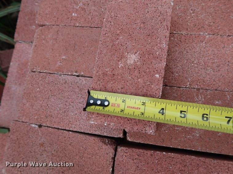 image for item DL0667 Approximately 1,500 bricks