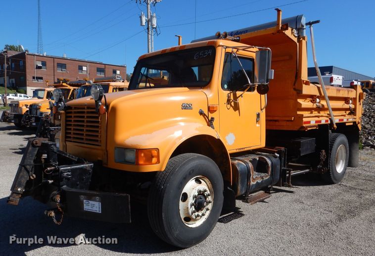 image for item DM1375 2002 International 4900  dump truck