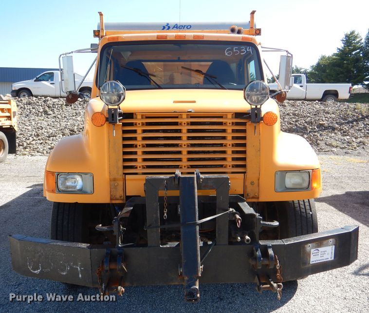 image for item DM1375 2002 International 4900  dump truck