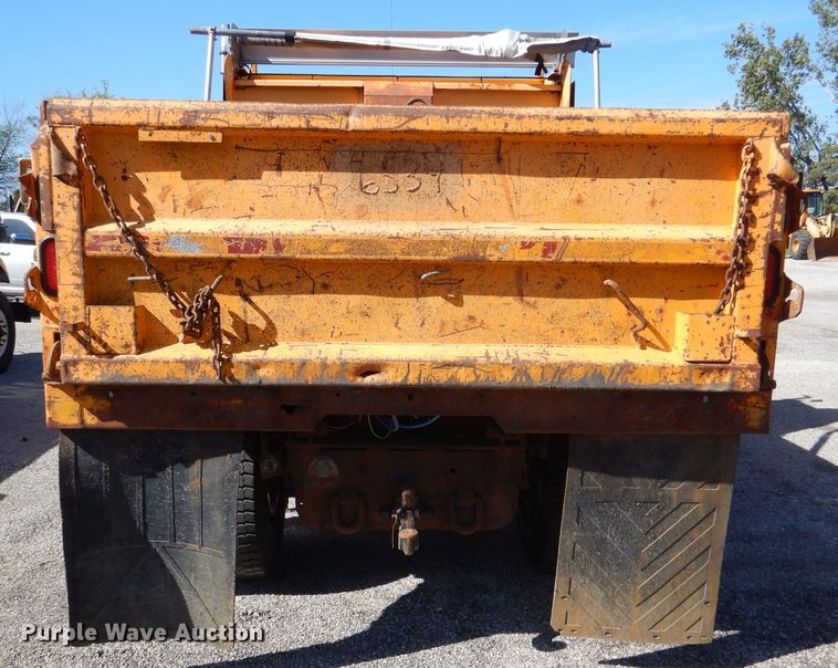 image for item DM1375 2002 International 4900  dump truck