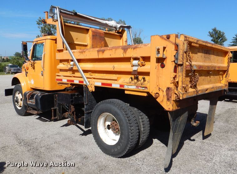 image for item DM1375 2002 International 4900  dump truck