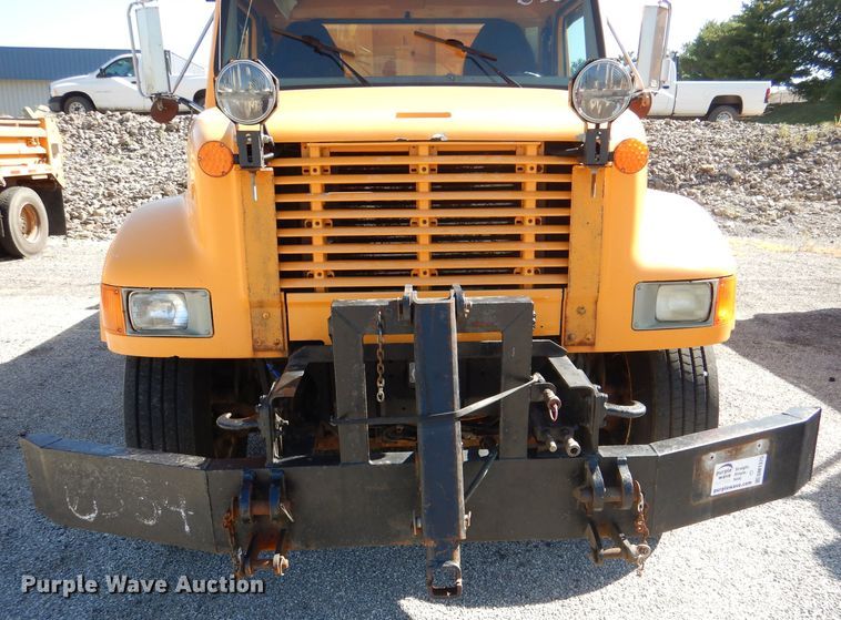 image for item DM1375 2002 International 4900  dump truck