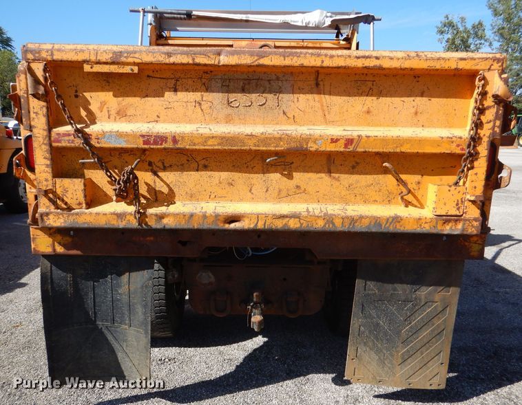image for item DM1375 2002 International 4900  dump truck