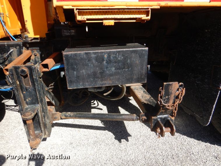 image for item DM1375 2002 International 4900  dump truck