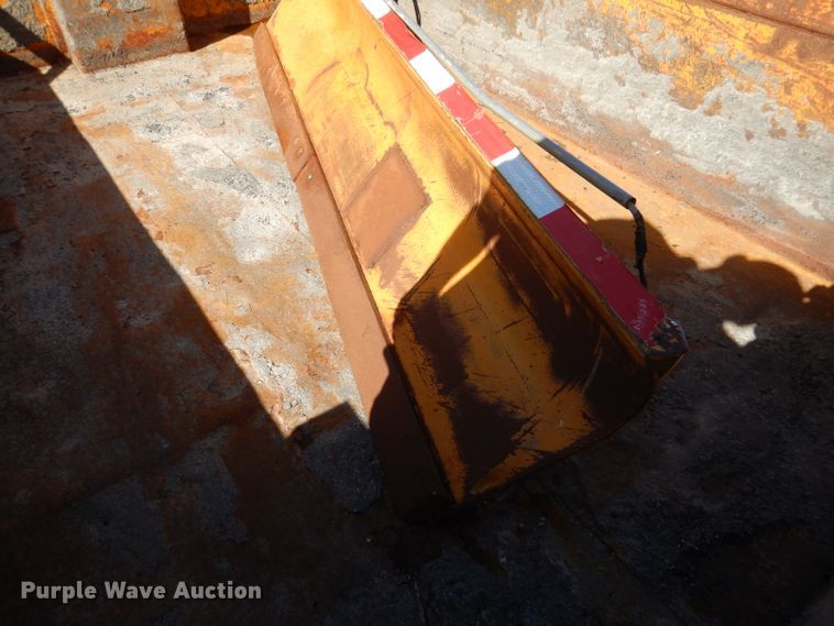 image for item DM1375 2002 International 4900  dump truck