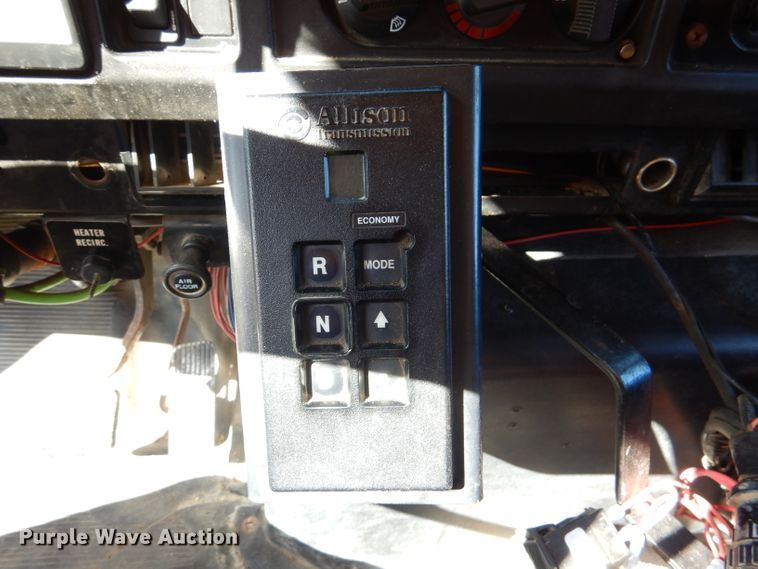 image for item DM1375 2002 International 4900  dump truck