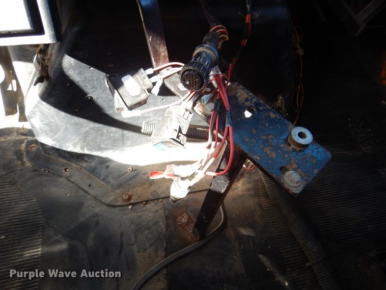 image for item DM1375 2002 International 4900  dump truck