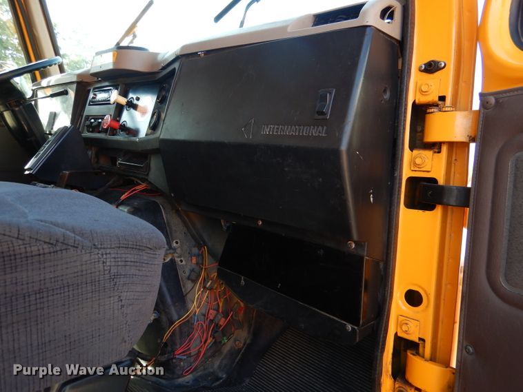 image for item DM1375 2002 International 4900  dump truck