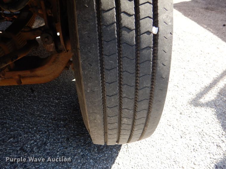 image for item DM1375 2002 International 4900  dump truck