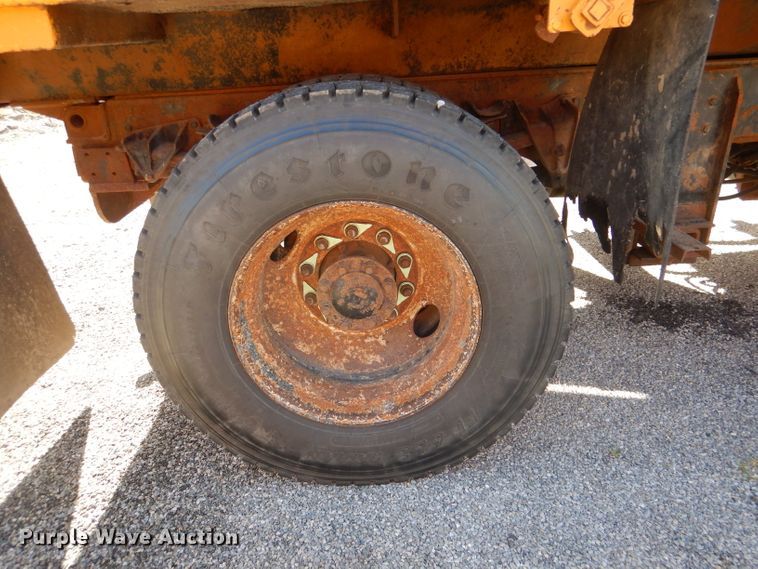 image for item DM1375 2002 International 4900  dump truck