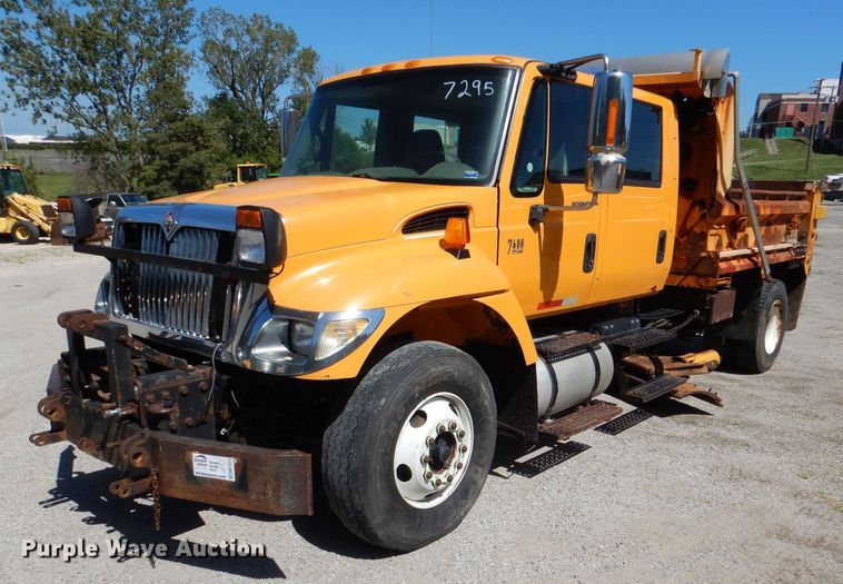 image for item DM1377 2005 International WorkStar 7400  Crew Cab dump truck