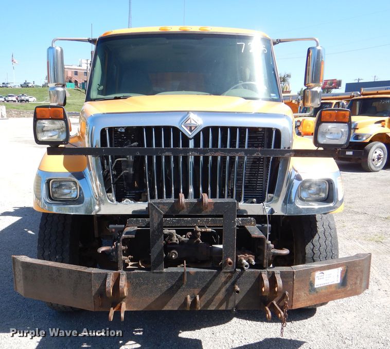 image for item DM1377 2005 International WorkStar 7400  Crew Cab dump truck