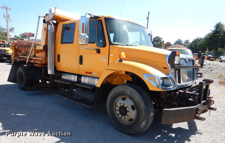 image for item DM1377 2005 International WorkStar 7400  Crew Cab dump truck