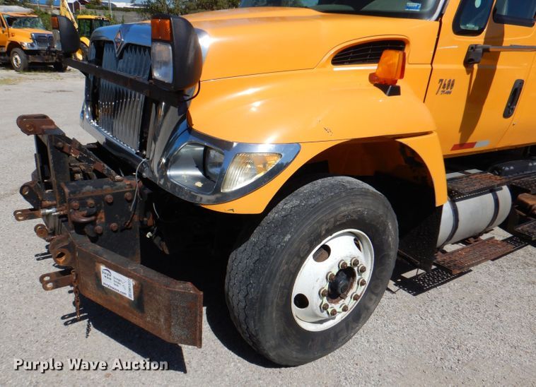 image for item DM1377 2005 International WorkStar 7400  Crew Cab dump truck