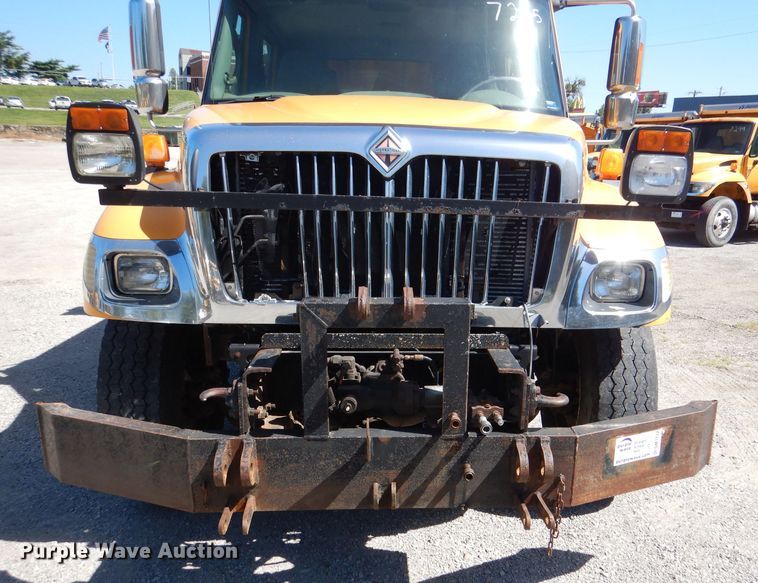 image for item DM1377 2005 International WorkStar 7400  Crew Cab dump truck